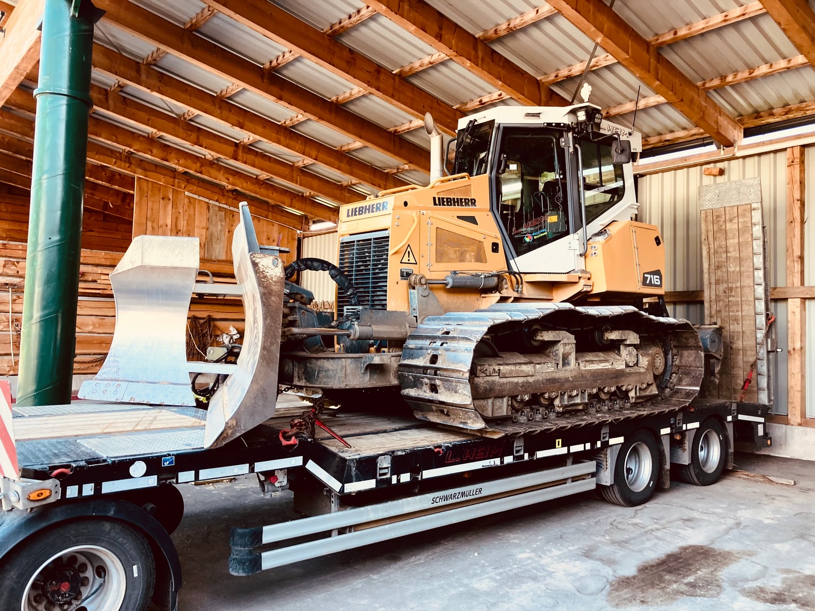 Liebherr PR 716 LGP – Dodání a dovybavení