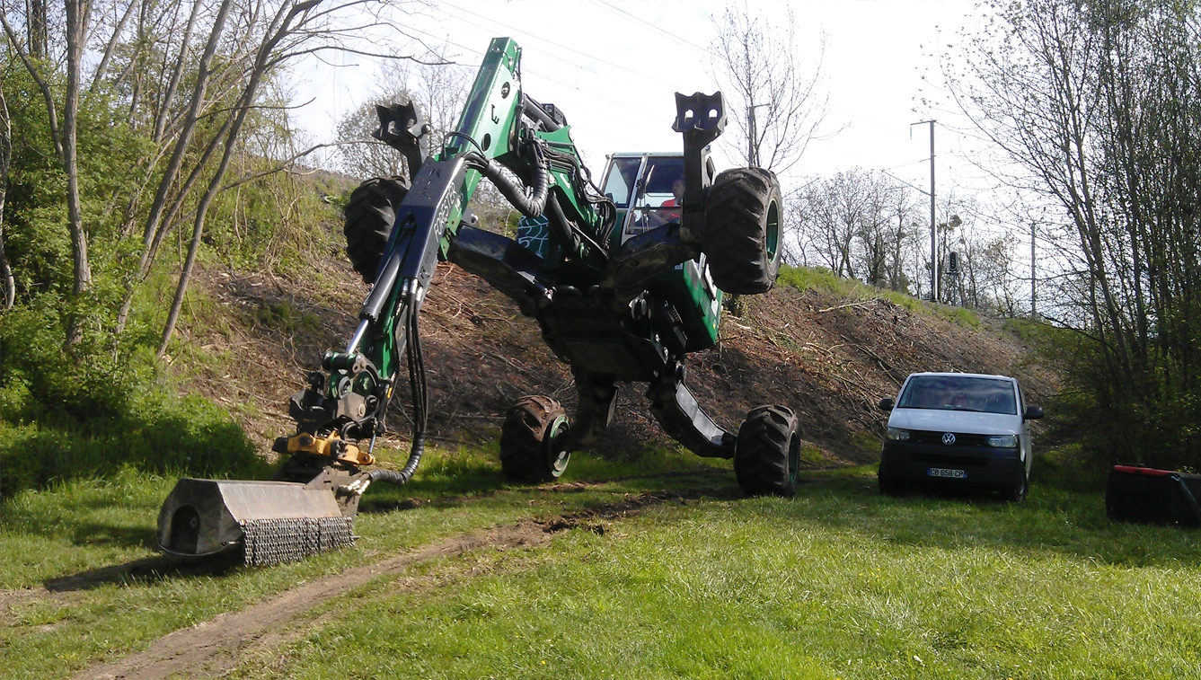 R145 Big Foot - Forester — fotografie 4 z 9