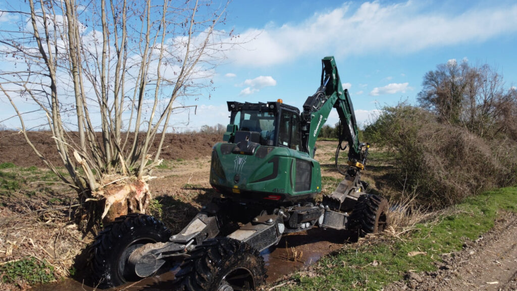 Euromach R1055 Forester — fotografie 11 z 12
