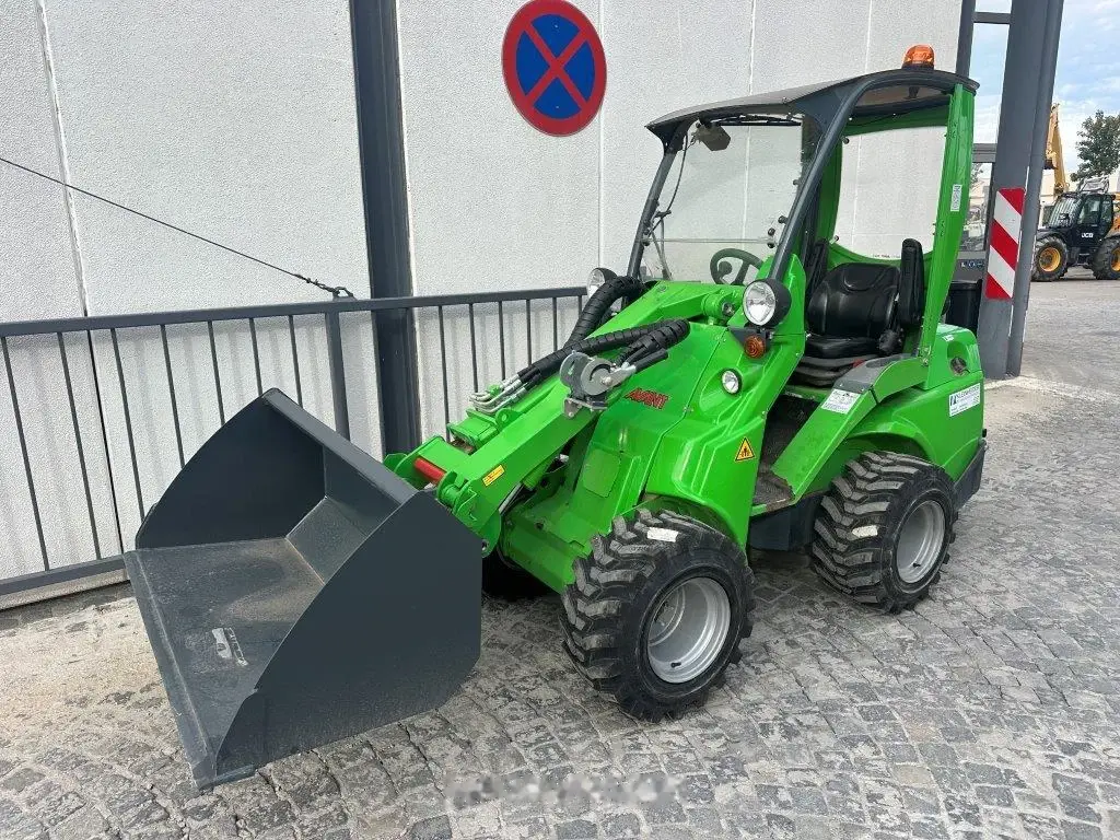 Avant M 635 se zimní výbavou a kabinou