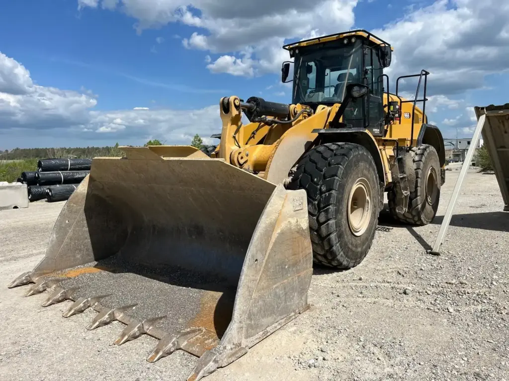 CAT 966 M — fotografie 2 z 3