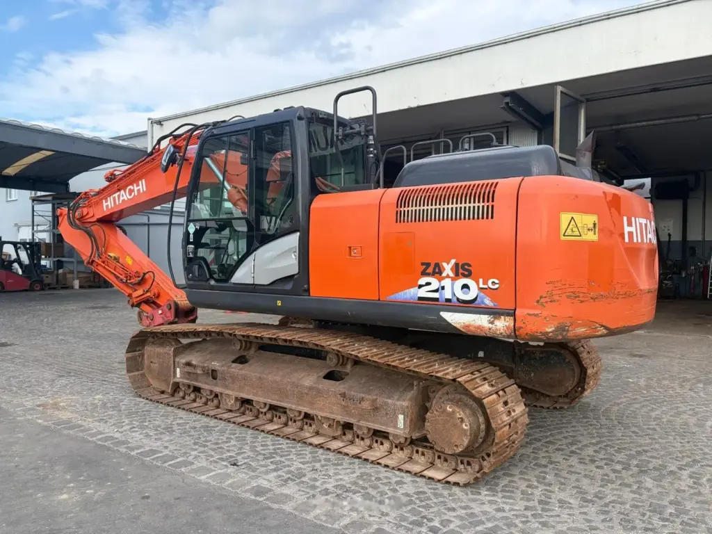 Hitachi ZX 210 LC-6 — fotografie 2 z 5