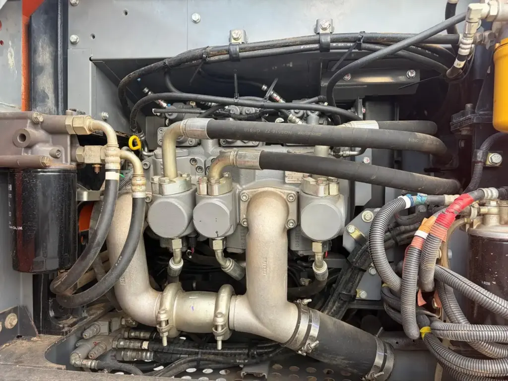 Hitachi ZX 210 LC-6 — fotografie 4 z 5