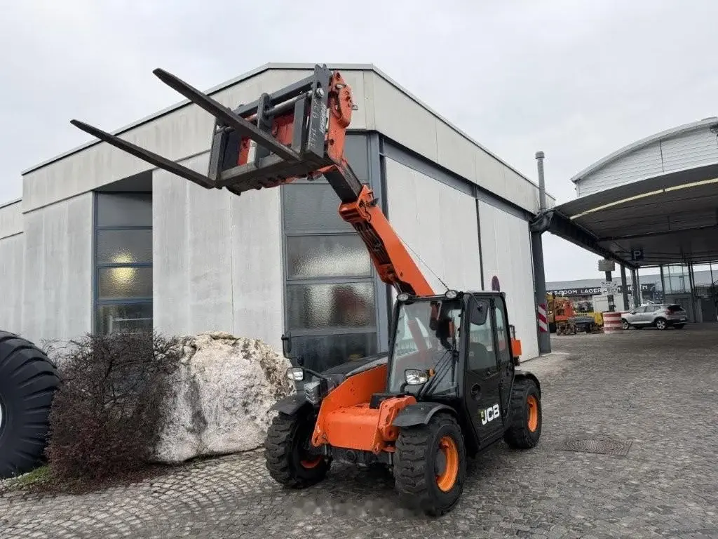 JCB 525-60 T4
