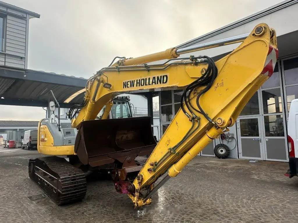 New Holland E 235 SR-1ES