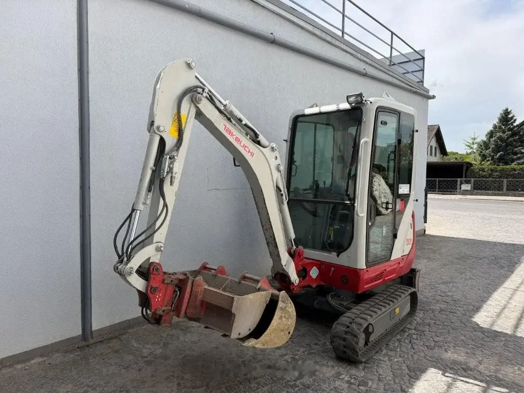 Takeuchi TB 216 Powertilt