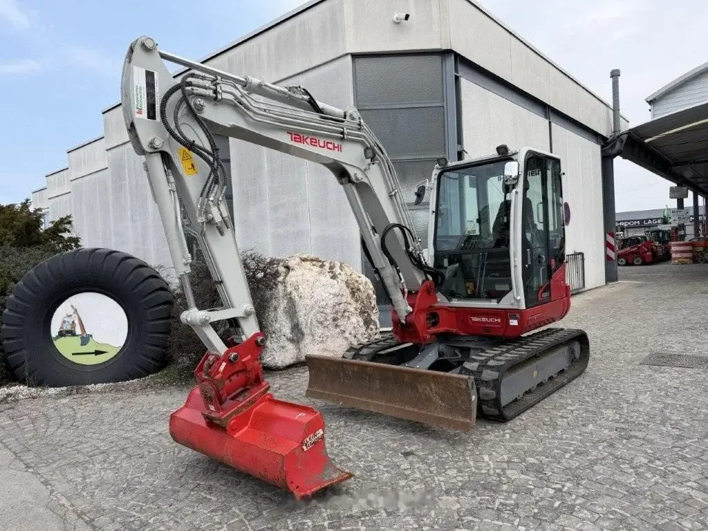 Takeuchi TB 250-2 Powertilt