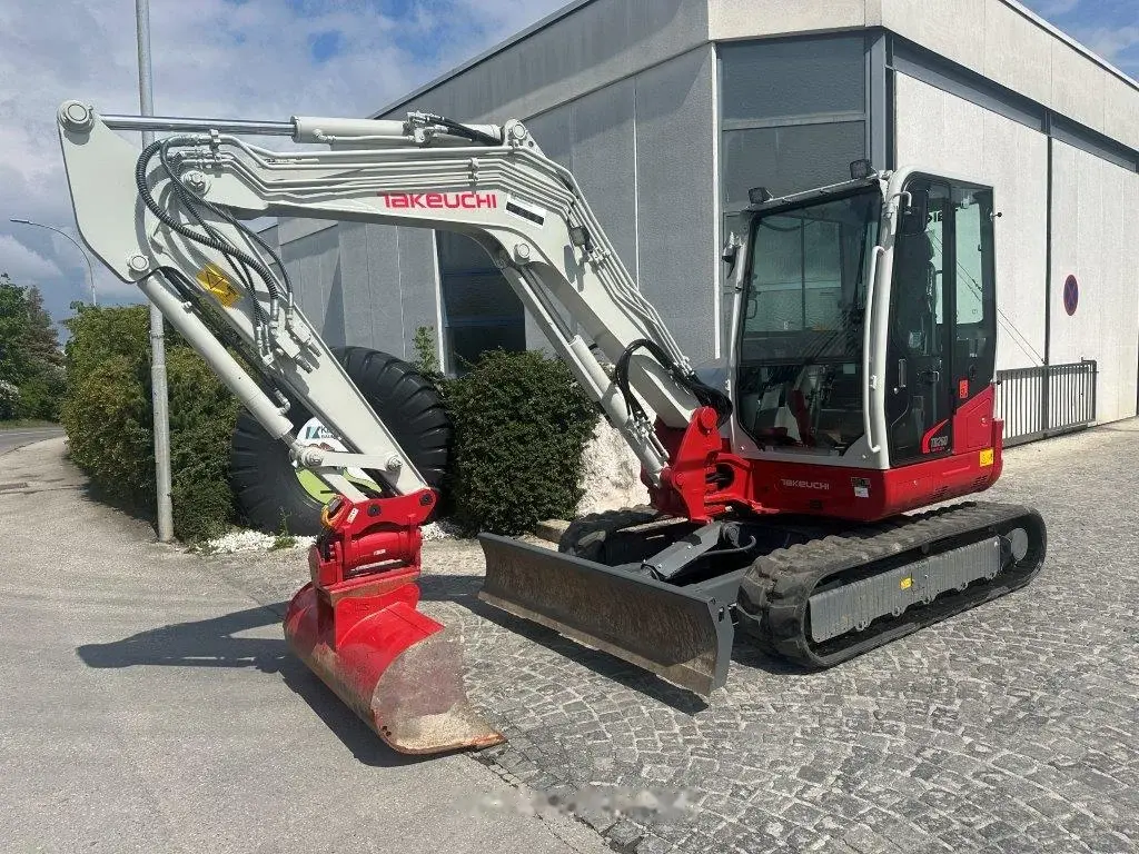 Takeuchi TB 260 Powertilt