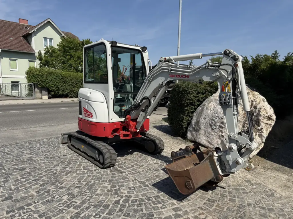 Takeuchi TB 325 R PT HS 03 — fotografie 2 z 9