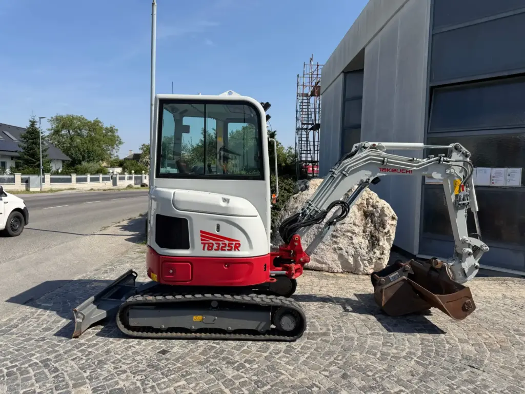 Takeuchi TB 325 R PT HS 03 — fotografie 4 z 9