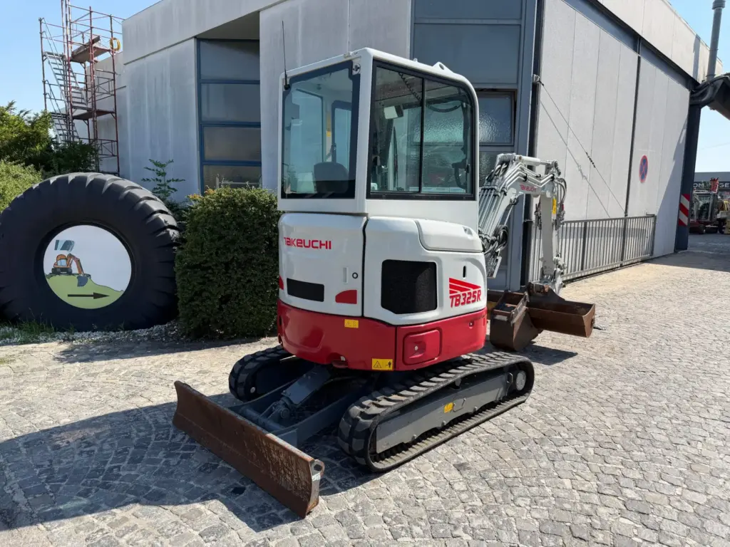 Takeuchi TB 325 R PT HS 03 — fotografie 6 z 9