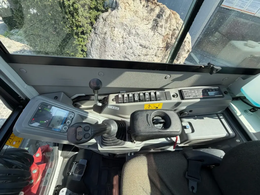 Takeuchi TB 325 R PT HS 03 — fotografie 8 z 9