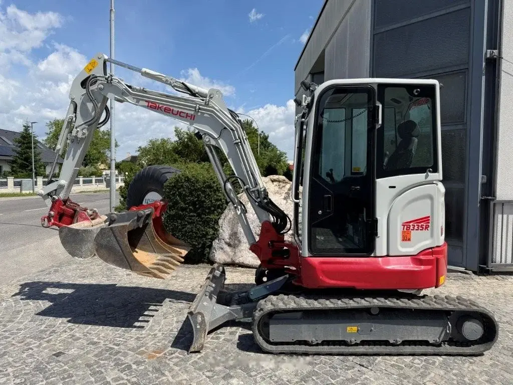 Takeuchi TB 335 R Powertilt — fotografie 3 z 9