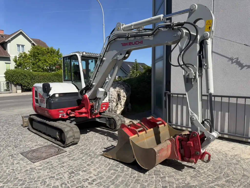 Takeuchi TB 370 PT — fotografie 2 z 9