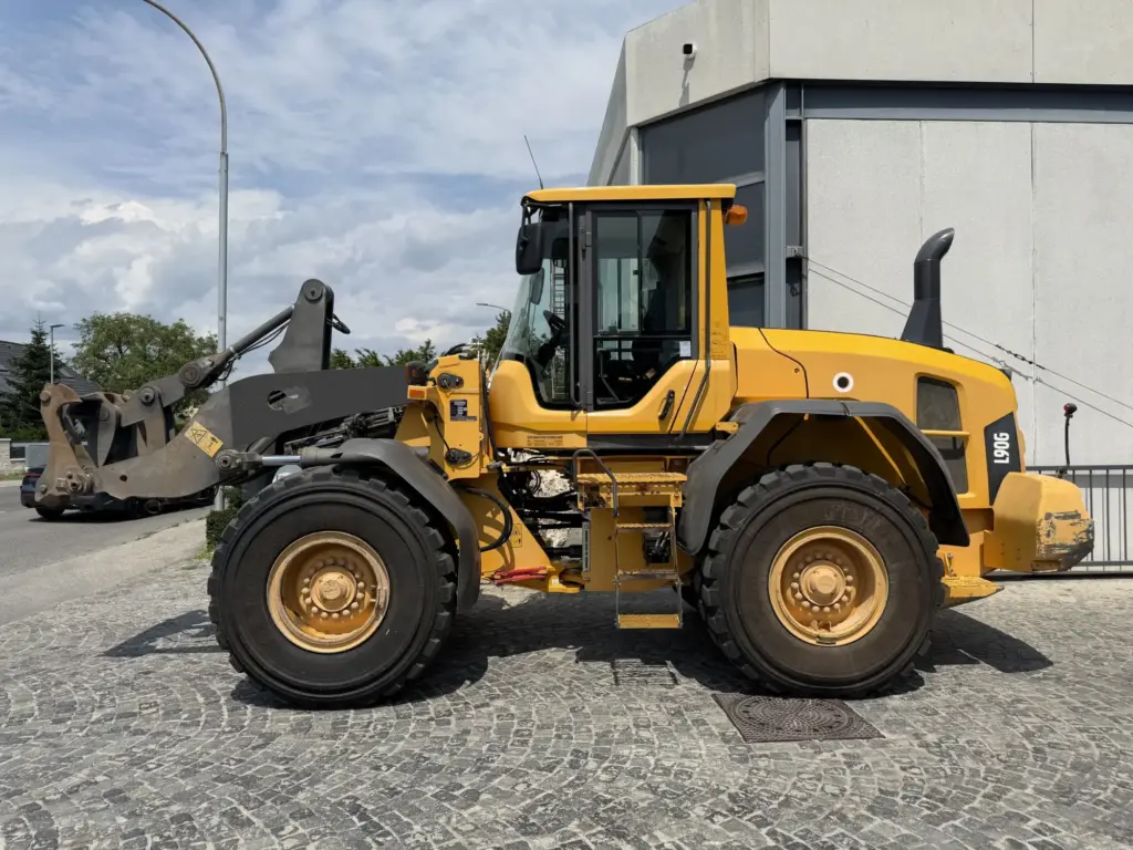 Volvo L 90 G — fotografie 4 z 11