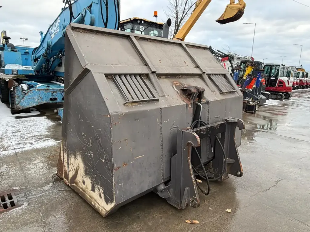 Volvo 4 m3 — fotografie 2 z 3