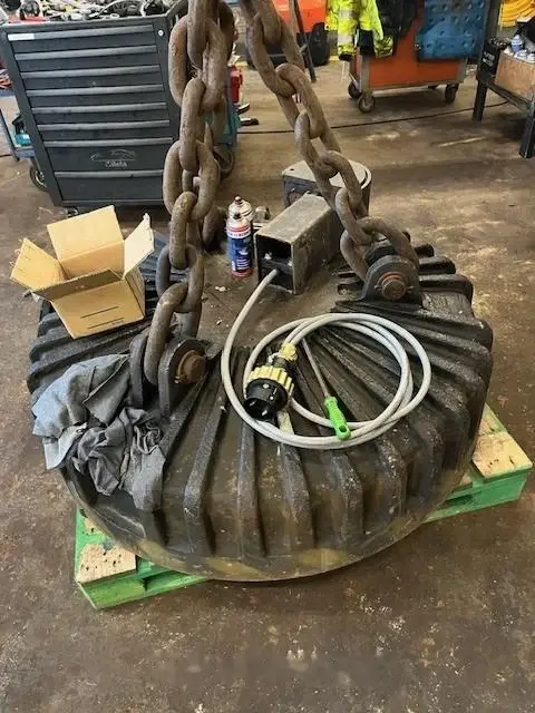 Zvedací magnet 1 400 mm pro rypadla 30–40 t
